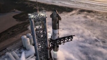 SpaceXs Starship rocket on the launchpad shortly before its second integrated flight test